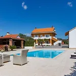 Mp Luxury With Swimming Pool 扎达尔